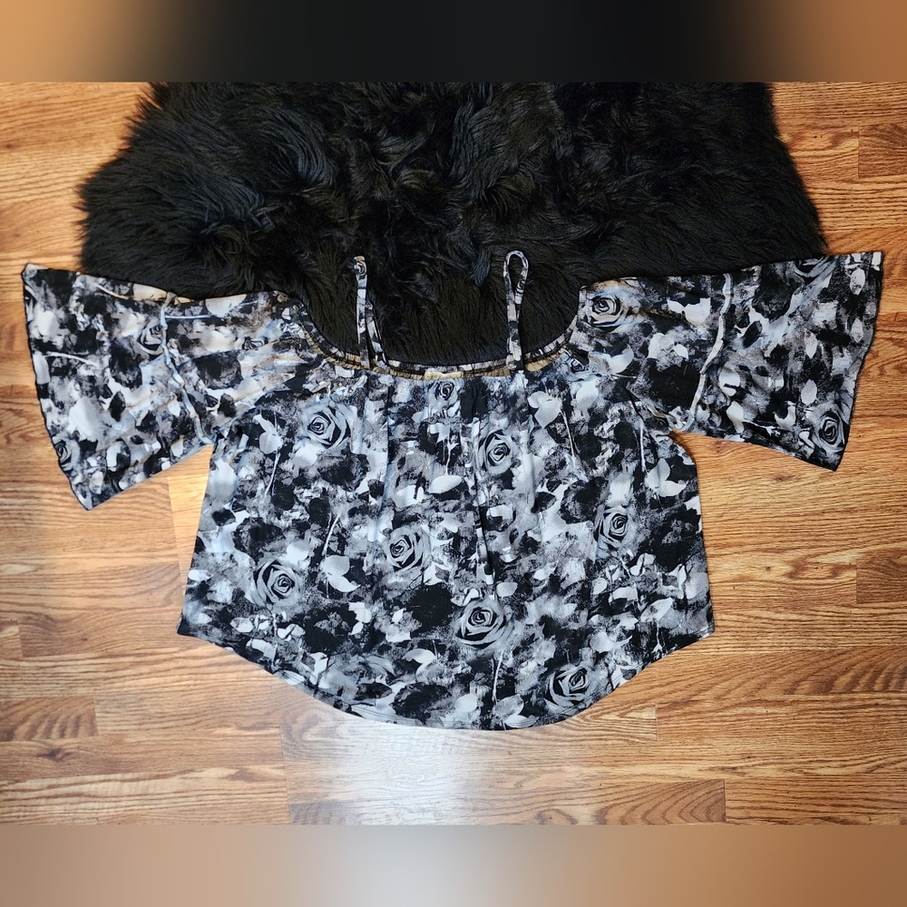 Flowy Cold Shoulder Rose Floral Women's Flutter Sleeve Top Blouse 3X